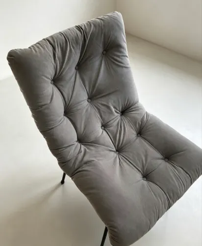 Poltrona Estofada Cinza