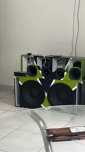 Vendo som automotivo