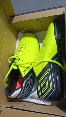 Chuteira society umbro 