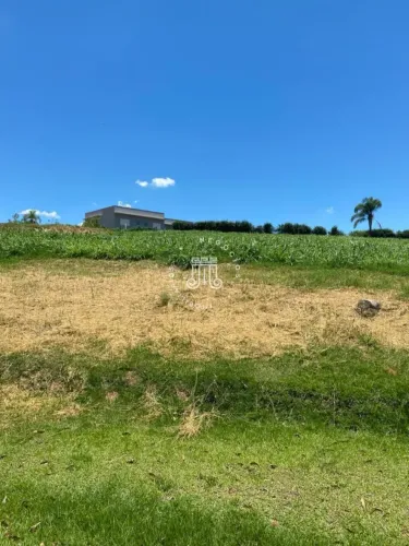 TERRENO À VENDA NO CONDOMÍNIO SERRA AZUL EM ITUPEVA-SP.