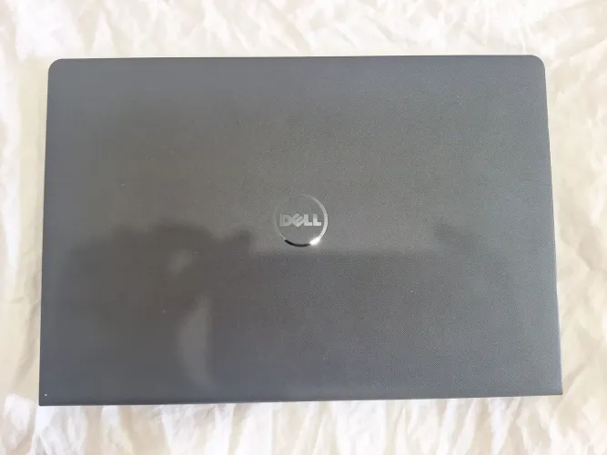 Notebook Dell Inspiron 15 Serie 3000 Processador i3 7a gen, 4 GB RAM e HD de 1 TB.