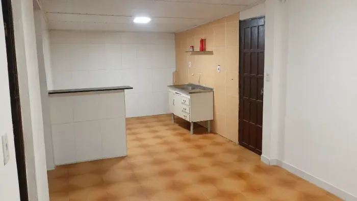 Apartamento 4º andar 2/4 + área de serviço