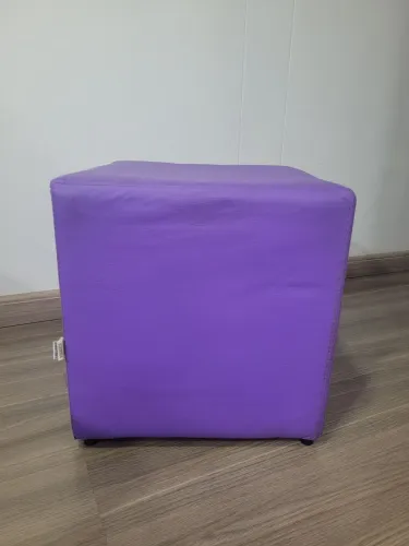 Puff roxo quadrado