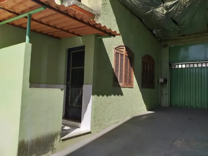 Barracão Kitnet Studio, Quarto, cozinha, banheiro no Carlos Prates - Belo Horizonte - MG
