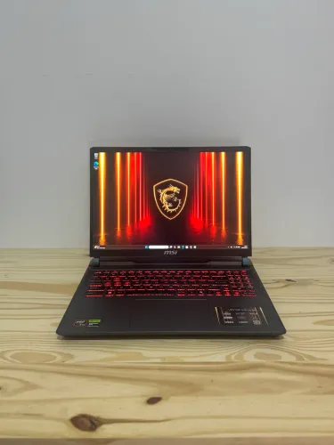 Notebook Gamer MSI Vector - RTX 5070 Ti 12GB / Ryzen 9 8940HX / 16GB DDR5/ 240Hz QHD