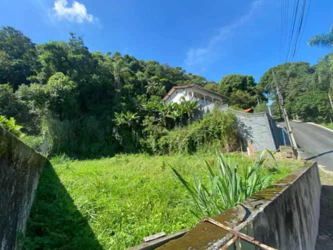 Terreno próximo ao Centro de Gaspar pronto para construir, com 585m² de área!
