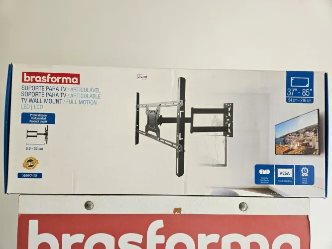 Suporte móvel para TV de até 85 polegadas. 