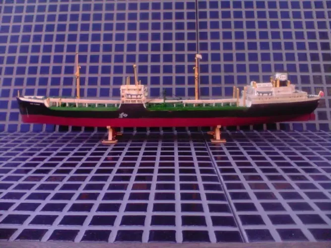 MINIATURA REVELL ESC.: 1/400 05221 OIL TANKER ESSO GLASGOW INGLÊS KIT MONTADO