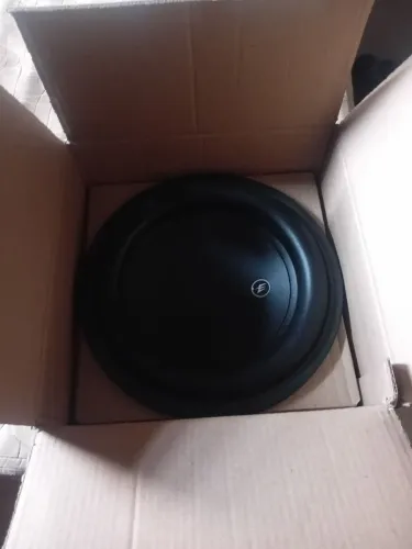 Vendo sub evok de 12 600 wrms nunca usado zerado