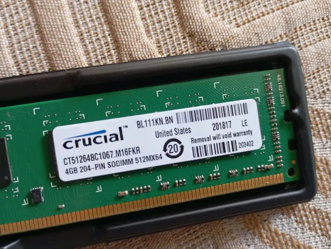 MEMÓRIA RAM CRUCIAL 4GB ORIGINAL. (Nova)