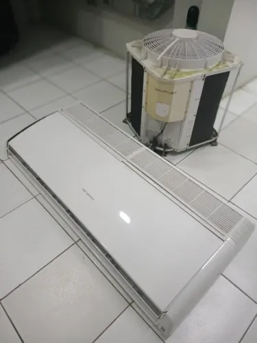 Ar condicionado piso teto Springer Maxiflex 57000 BTUs trifásico 380V só frio