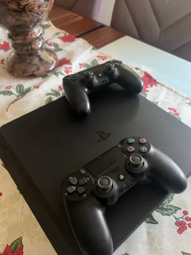 Sony PlayStation 4 PS4 Slim 500 gb Original + Controle + Jogos