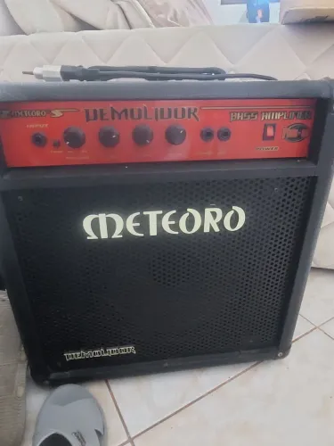 Cubo meteoro demolidor