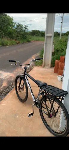 Vendo bicicleta montadinha aro 26 ou troco em um celular
