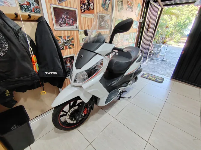 Citycom 300i muito nova com 5100km