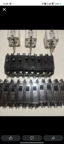 Lote de Chaves disjuntoras e componentes eletrônicos 