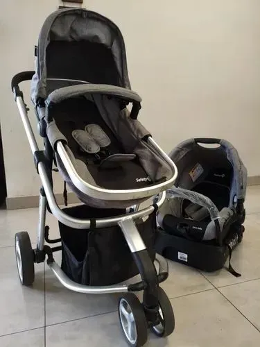 Carrinho com bebê conforto