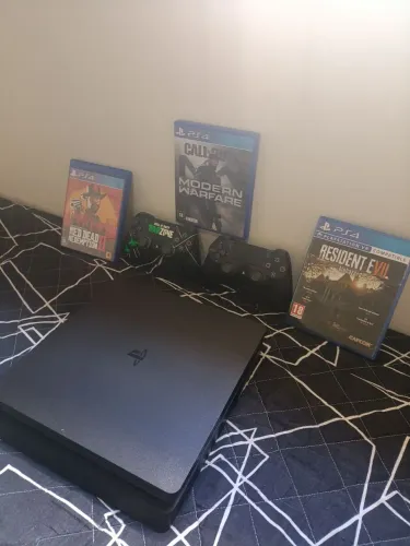 Ps4 slim pouco usado + 2 controles(1 é personalizado) + jogos