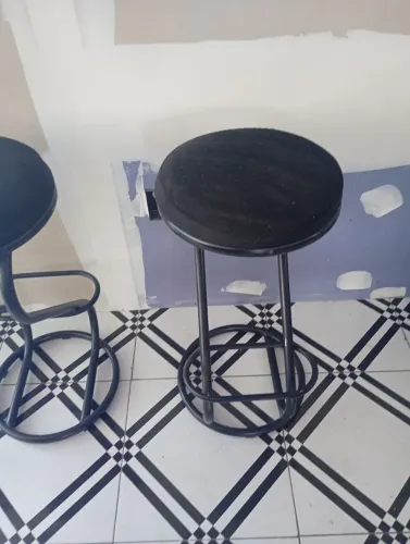 Vendo 3 banquetas altas em perfeito estado de conservação