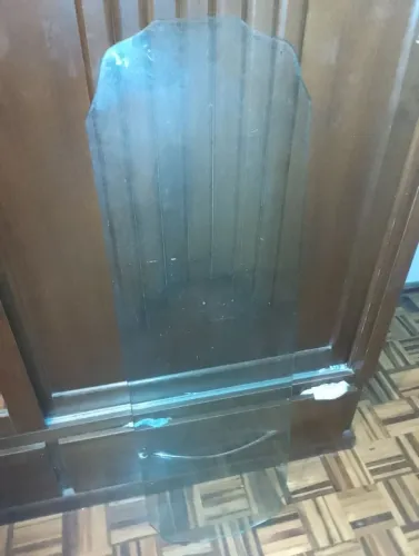 Colunas de mármore e vidro