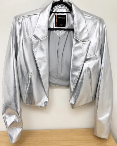 Blazer Cropped Prata PP - nunca usado