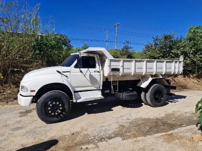 Ford F14000 cacamba