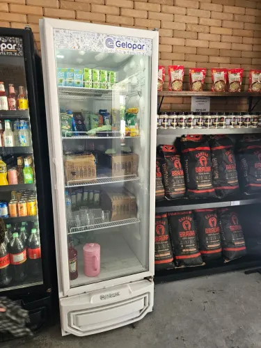 Freezer vertical porta vidro