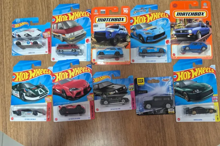 Kit de 10 carrinhos Hot Wheels