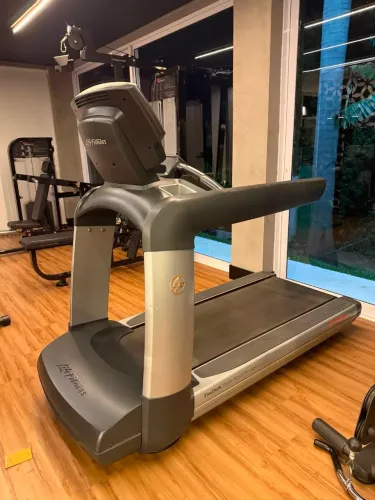 Esteira Life fitness 95t