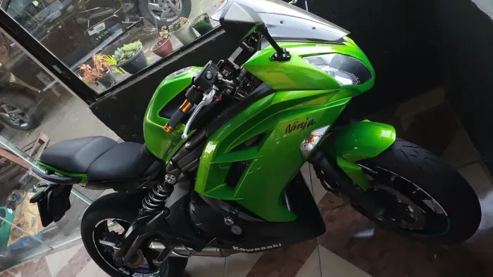 Motocicleta impecável muito bem conservada, pegar e rodar!