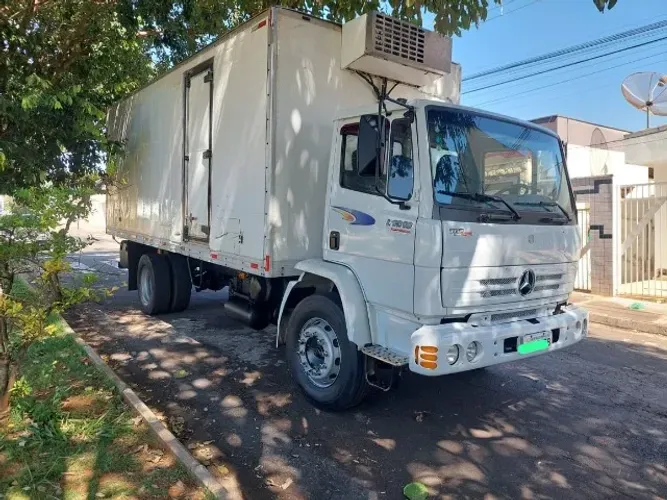 Caminhão MB 1318 Toco AtRON Refrigerado -5 Pneus Michelan 