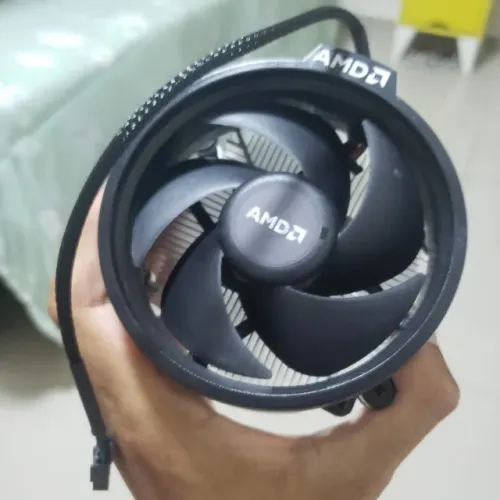Cooler AMD Wraith Stealth.