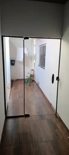 3 portas de vidro com perfil