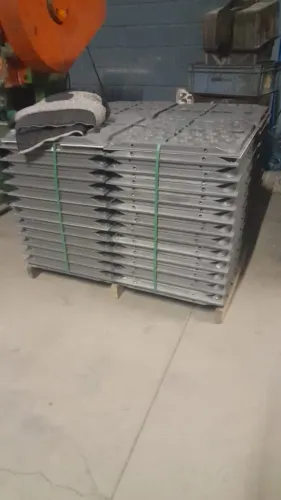Preciso de 03 ajudantes urgente 14/05 taxa