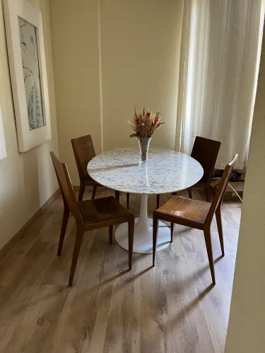Mesa Saarinen Mármore Carrara Oval 1,80m x 1,00m - Impecável