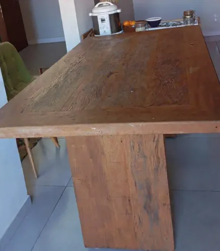 Mesa em madeira de demolição