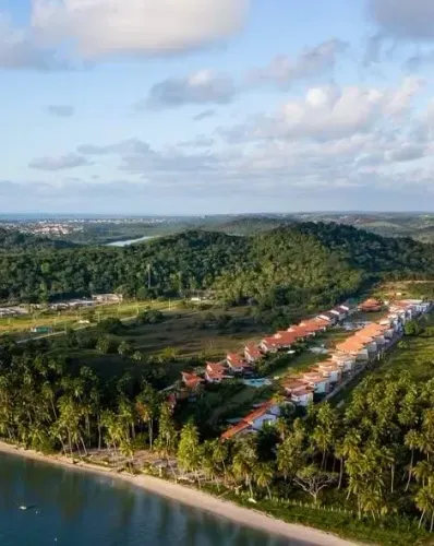 BEIRA MAR EM CARNEIROS, 04 QUARTOS, 03 VAGAS, RESORT DE LUXO, LOCALIZAÇÃO PREMIUM.