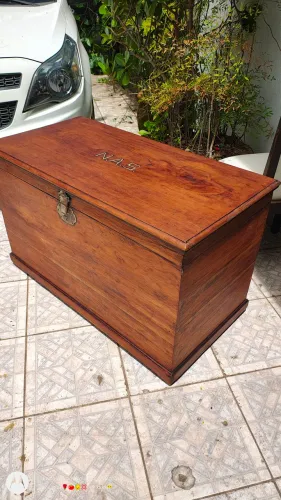 Baú de madeira antigo 