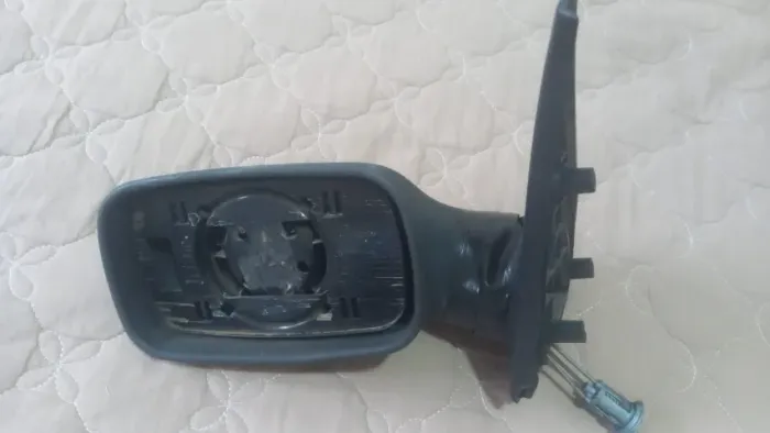 Retrovisor lado motorista Fiat Pálio quebrado usado.