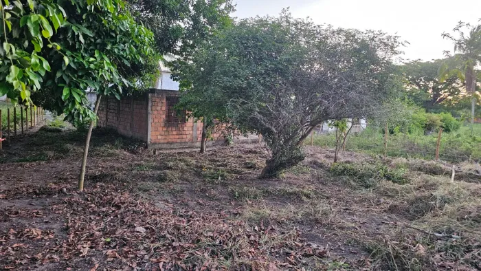 Casa em construção com terreno de 490m2 (Pedras, Santo Amaro BA)