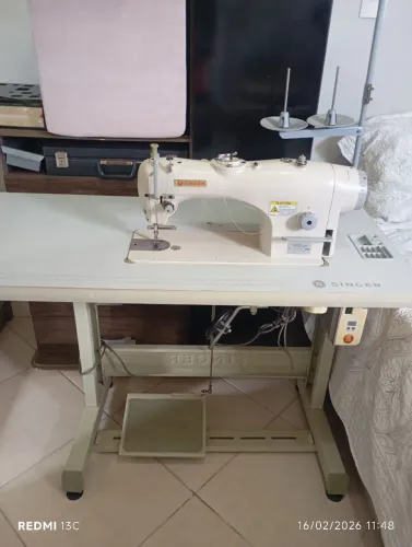 Vendo máquina de costura Singer única dona 44.9. * João