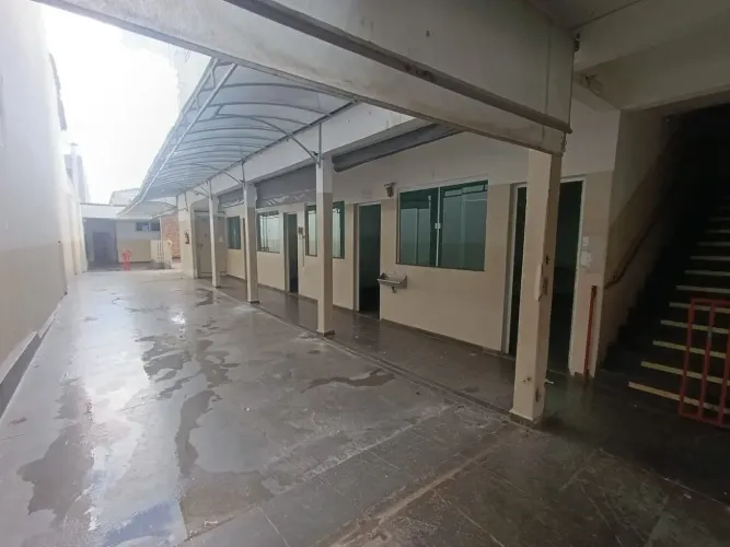 Aluguel de Imóvel Comercial em Uberlândia (Nossa Senhora Aparecida)  3 andares, 16 salas.