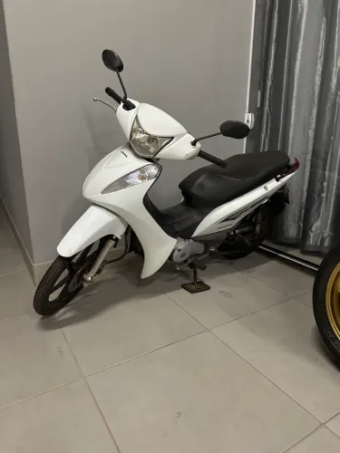 Apenas venda , não aceito trocas. Pneus bom e bateria nova
