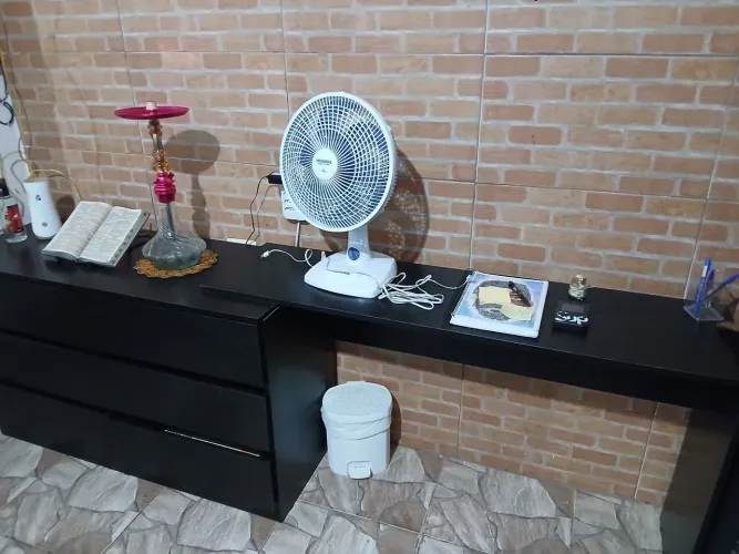 Estou vendendo uma penteadeira que vira escrivaninha também
