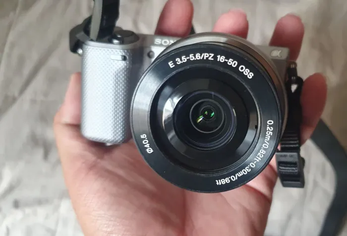 Sony nex 5t + Lente Kit 16-50mm + 02 baterias 