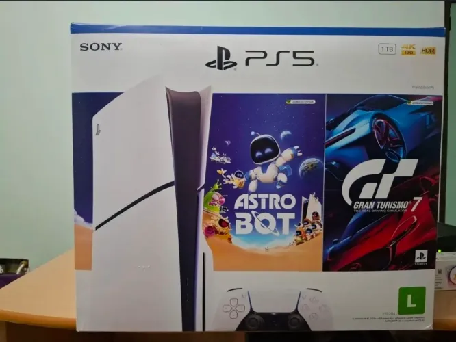 PlayStation 5 Slim Físico bundle Astro bot e Gran Turismo