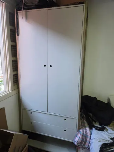 Guarda roupas de solteiro