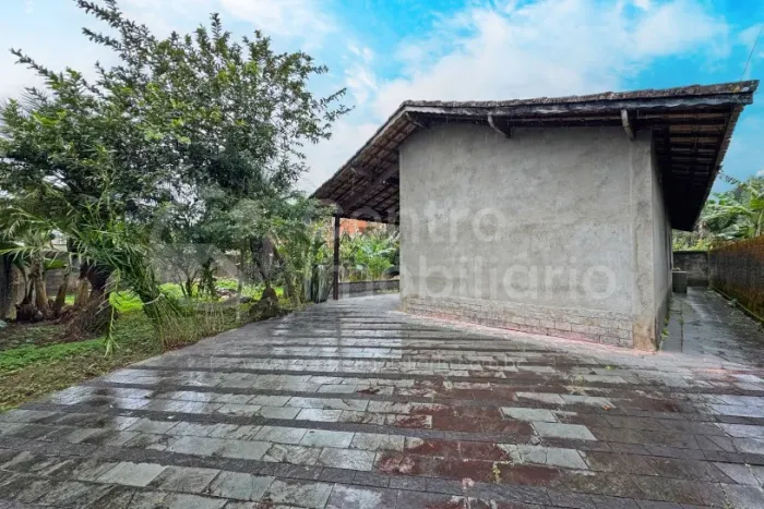 CASA à venda com 2 quartos em Peruíbe, no bairro Jardim Veneza