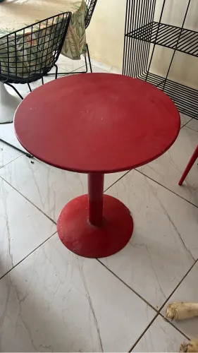 Mesa redonda de ferro