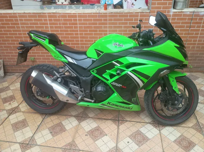 Troco por moto menor pra trabalho ou carro com GNV.